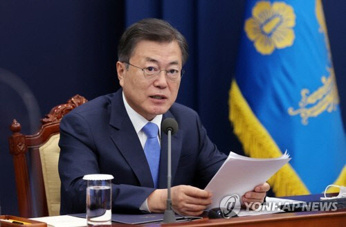 문 대통령, 수석.보좌관회의 주재. <연합뉴스>